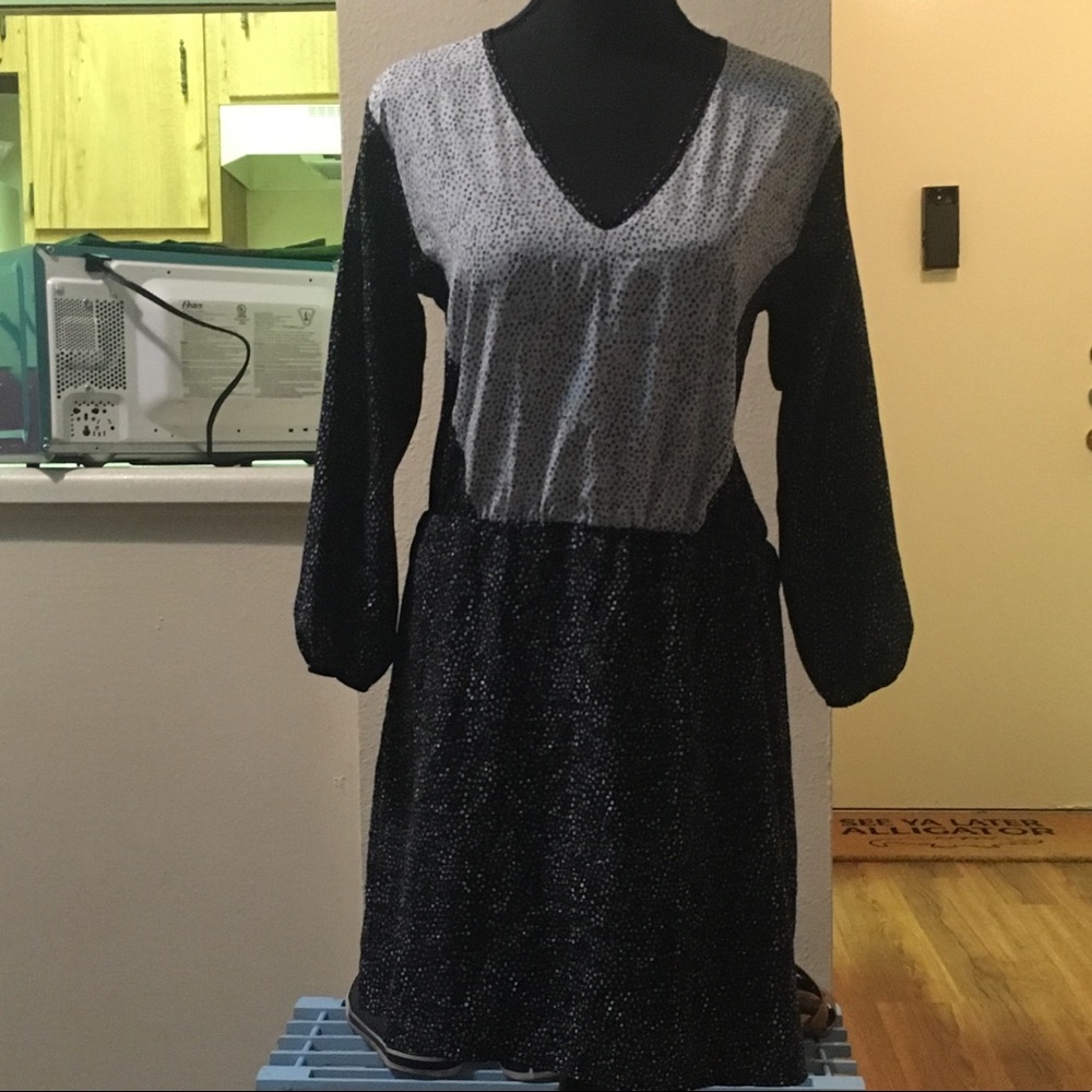 ⭐️ 5/25 H&M Fit and Flare Dress